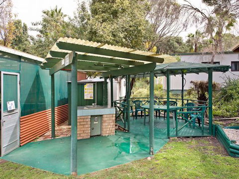 Acclaim Pine Grove Holiday Park - QLD Tourism 6