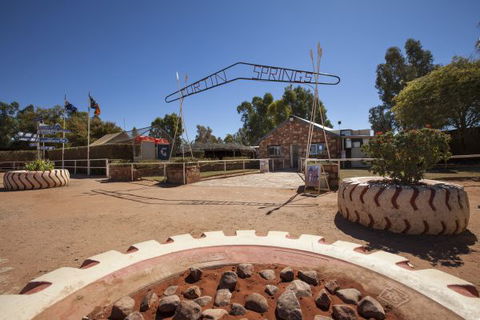 Curtin Springs Wayside Inn - QLD Tourism 10