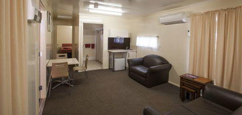 Curtin Springs Wayside Inn - QLD Tourism 15