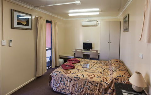 Curtin Springs Wayside Inn - QLD Tourism 17