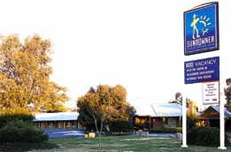Swaggers Motor Inn & Restaurant - QLD Tourism 0
