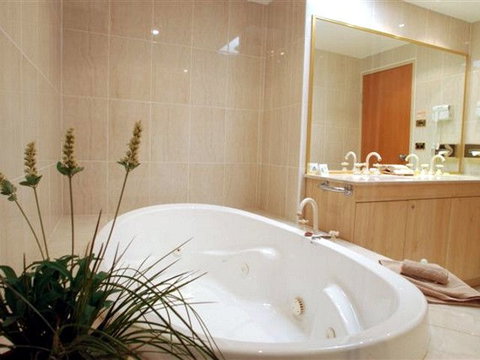 Hermitage Campbelltown - Queensland Tourism 2