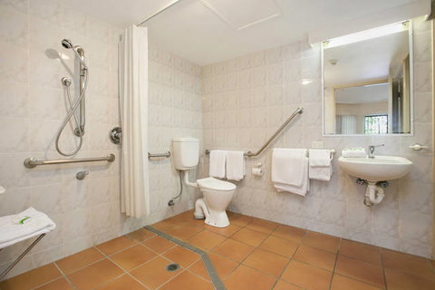 Tropic Towers Apartments - QLD Tourism 4