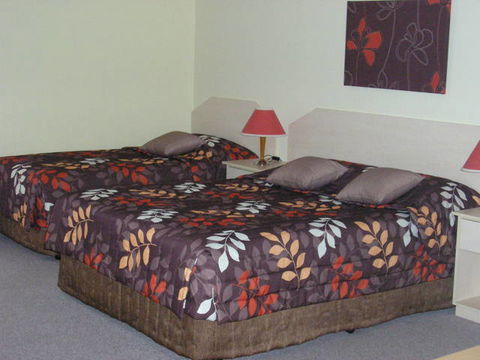 Tuckerbox Motor Inn - Queensland Tourism 6
