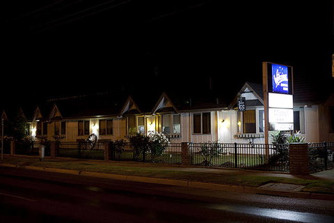 Tudor House Motel - Queensland Tourism 0