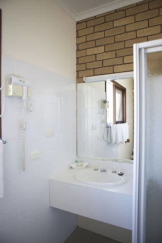 Tudor House Motel - Queensland Tourism 2