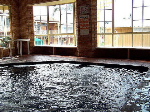 Twofold Bay Motor Inn - QLD Tourism 4