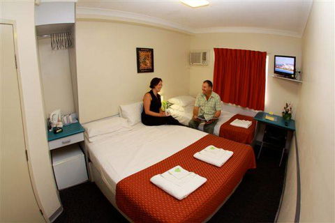 Value Inn Motel - Queensland Tourism 1