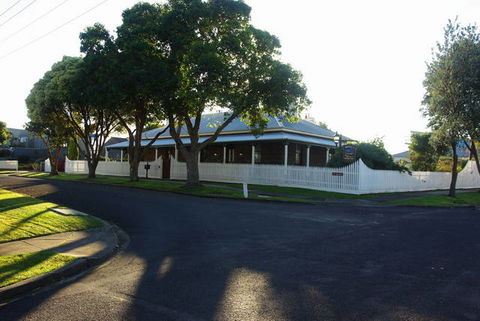 Whalers Cottage B & B - QLD Tourism 0