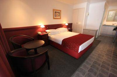 Xenia Central Studio Accommodation - QLD Tourism 0