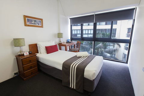 Y Hotel Hyde Park - QLD Tourism 0