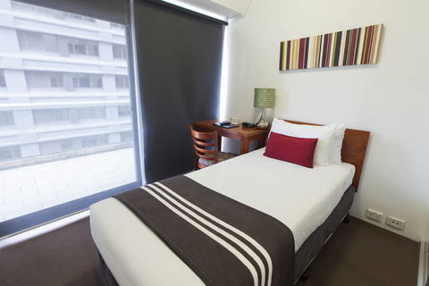 Y Hotel Hyde Park - QLD Tourism 2