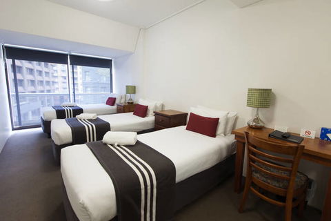 Y Hotel Hyde Park - QLD Tourism 3