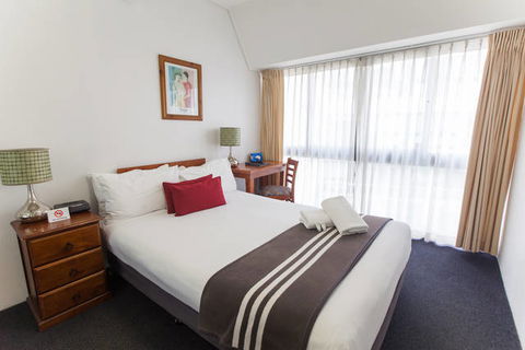 Y Hotel Hyde Park - QLD Tourism 9