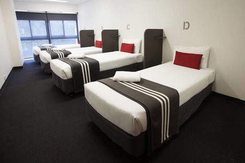 Y Hotel Hyde Park - QLD Tourism 10