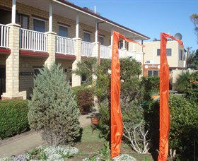 Baywatch Manor Augusta YHA - QLD Tourism 0