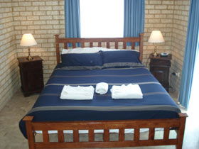 Baywatch Manor Augusta YHA - QLD Tourism 3