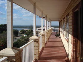 Baywatch Manor Augusta YHA - QLD Tourism 1