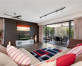 Absolute Waterfront Rainforest Apartment - Queensland Tourism 0