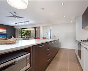 Absolute Waterfront Rainforest Apartment - Queensland Tourism 4