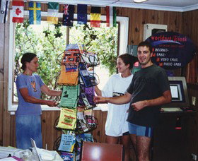 Palm Court Kookaburra Backpackers - QLD Tourism 1