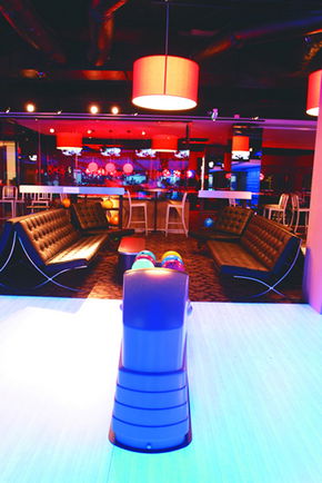 Strike Bowling Bar - EQ - QLD Tourism 3