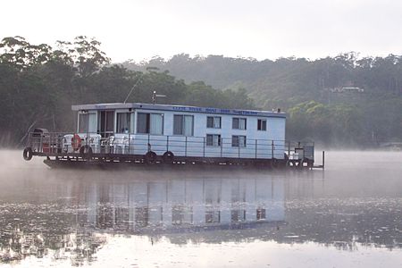 Clyde River Houseboats - QLD Tourism 1