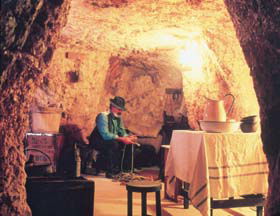 Umoona Opal Mine And Museum - QLD Tourism 0