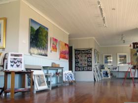 Tamar Valley Art Shack - QLD Tourism 0