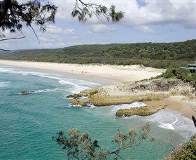 Main Beach, North Stradbroke Island - QLD Tourism 0