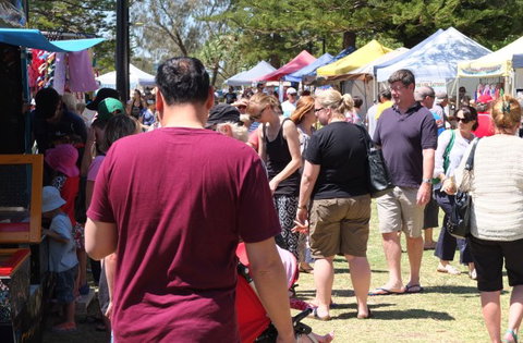 Burleigh Heads Markets - QLD Tourism 1