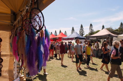 Burleigh Heads Markets - QLD Tourism 2