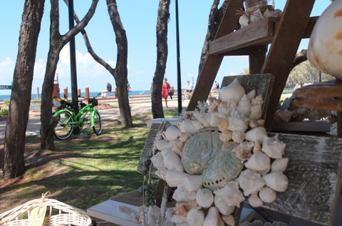 Burleigh Heads Markets - QLD Tourism 3