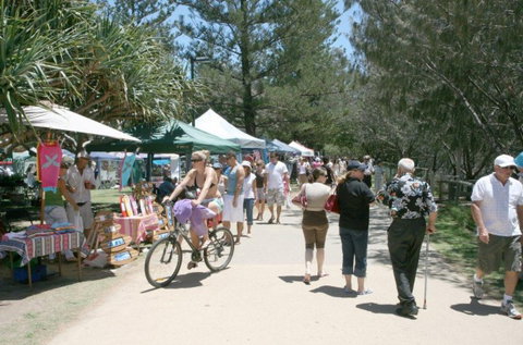 Burleigh Heads Markets - QLD Tourism 5