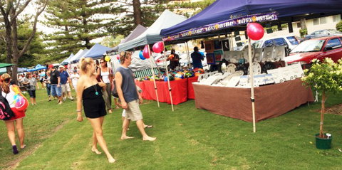 Burleigh Heads Markets - QLD Tourism 6