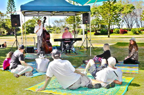 Burleigh Heads Markets - QLD Tourism 8