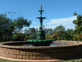 Band Rotunda And Fairy Fountain - Queensland Tourism 0