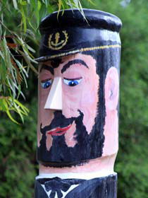Maryboroughs Bollards - QLD Tourism 0