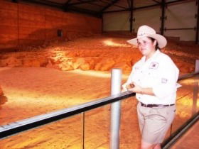 Dinosaurs And Opals Four Wheel Drive Track - QLD Tourism 0