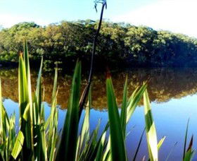 Aura Vale Lake Park - QLD Tourism 0