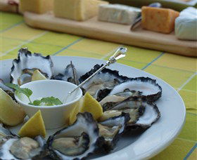 Oyster Shed On Wray Street - QLD Tourism 0