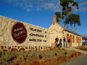 Oliver's Taranga Vineyard - Queensland Tourism 0
