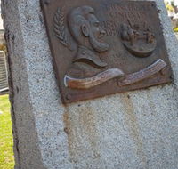 Thunderbolt's Statue and Constable Walker Memorial - Queensland Tourism