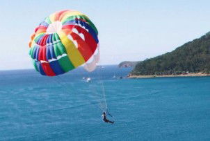 Port Stephens Parasailing - Queensland Tourism 1