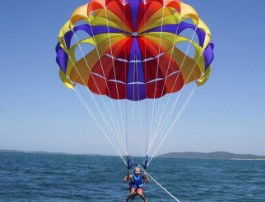 Port Stephens Parasailing - Queensland Tourism 2