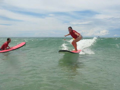 Byron Bay Style Surfing - Queensland Tourism 0