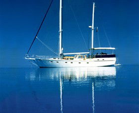 A Luxury Yacht On Sydney Harbour - Queensland Tourism 0