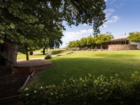 Howard Vineyard - Queensland Tourism 2