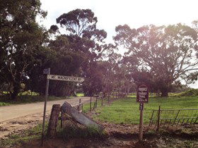 Mount Compass And District Produce And Tourist Trail - Queensland Tourism 0