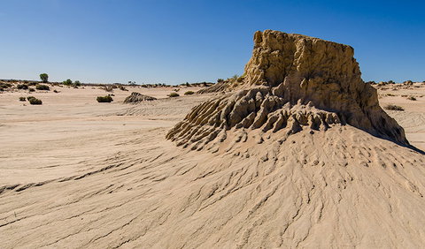 Walls Of China - QLD Tourism 0